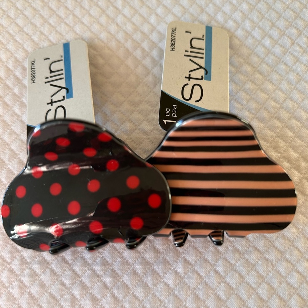 NWT pair of Fun Hair Clips